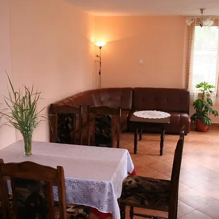 орбелус Konukevi *